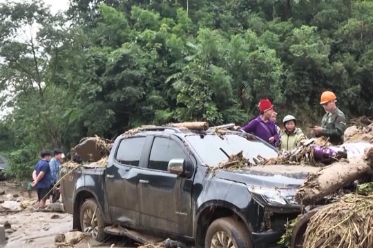 Chủ tịch UBND tỉnh Lào Cai chỉ đạo trực tiếp tại hiện trường lũ ống