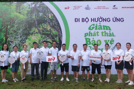 Gần 1.000 người đi bộ hưởng ứng “Giảm phát thải, bảo vệ tương lai”