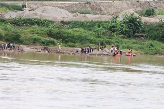  Hòa Bình: Nam sinh nhảy cầu tự vẫn