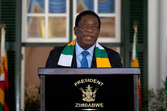 Tổng thống Zimbabwe đối mặt với sự phẫn nộ khi bổ nhiệm con trai và cháu trai làm Thứ trưởng