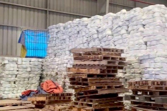 Hải quan rà soát, xem xét xử lý trách nhiệm công chức liên quan đường dây buôn lậu sợi Polyester