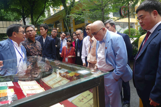 Khai mạc triển lãm sách về Chủ tịch Hồ Chí Minh và lãnh đạo Đảng, Nhà nước