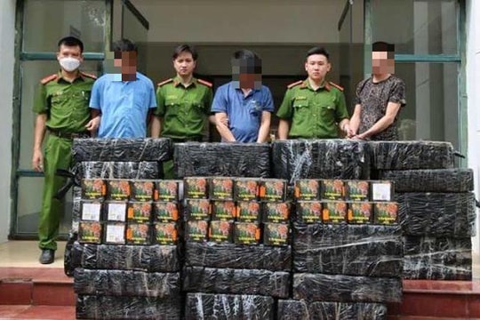 Liều lĩnh thuê xe vận chuyển pháo lậu từ Quảng Trị ra Nghệ An