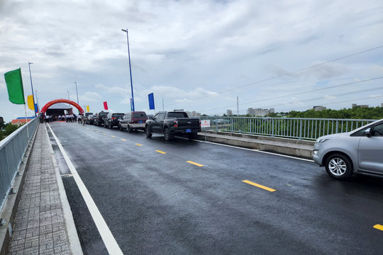 TP.HCM: Thông xe cầu Vàm Sát 2