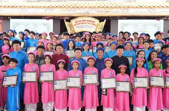 Huế: Tuyên dương “Học sinh danh dự toàn trường” năm học 2022-2023