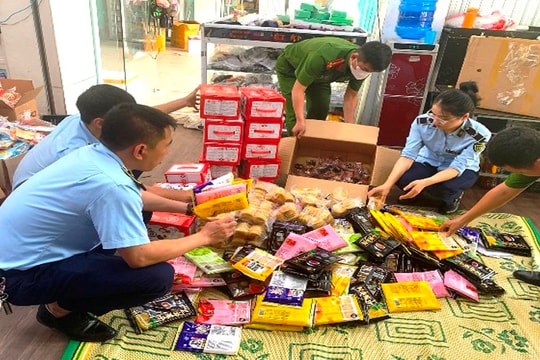 Nghệ An: Phát hiện hàng nghìn chiếc bánh trung thu không rõ nguồn gốc