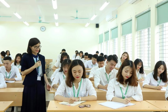 Đề xuất lùi thời hạn tăng học phí