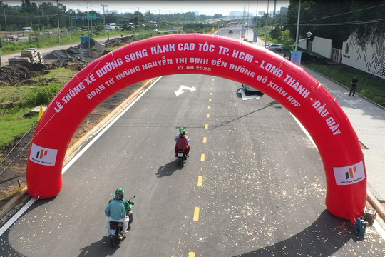 Thông xe đường song hành cao tốc TP.HCM - Long Thành - Dầu Giây