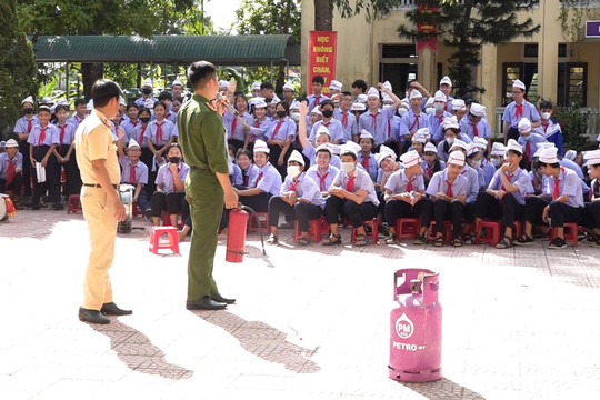 Tuyên truyền pháp luật tại Trường THCS Hà Thế Hạnh