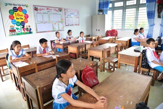 Bệnh đau mắt đỏ bùng phát, hàng trăm học sinh phải nghỉ học
