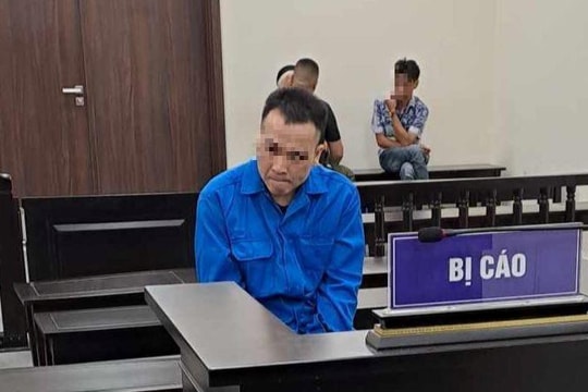 Chém bạn vì tranh cãi gọi tên nhân viên quán karaoke