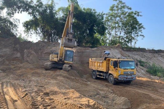 Xử phạt hơn 600 triệu đồng người đàn ông khai thác cát, sỏi trái phép