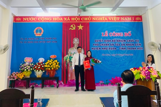Trao Quyết định bổ nhiệm Phó Chánh án TAND huyện Như Xuân