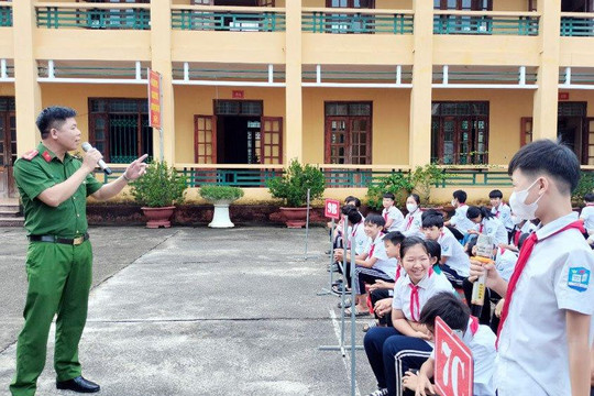 Phú Lương (Thái Nguyên): Trên 3.000 học sinh được tuyên truyền Luật an toàn giao thông