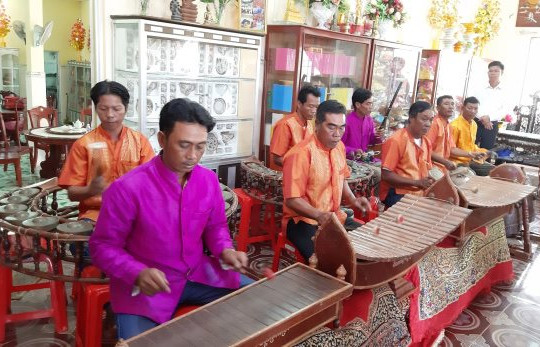 Tiếng đàn trên phum sóc Khmer