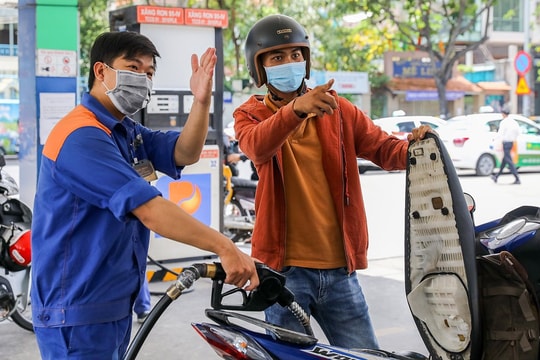 Giá xăng đạt đỉnh cao nhất trong năm, gần 26 ngàn đồng/lít