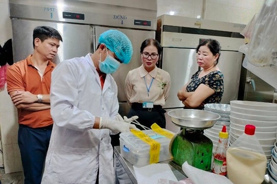 Phát hiện nhiều vi khuẩn gây ngộ độc trong bánh mì Phượng tại Hội An
