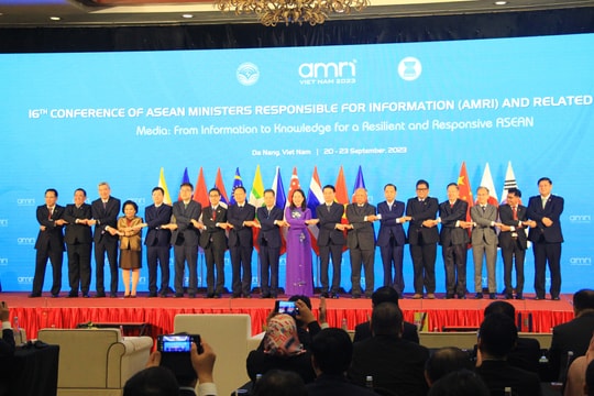 Từ thông tin tới tri thức vì một ASEAN tự cường và thích ứng