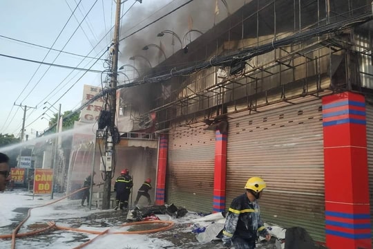 "Bà hỏa" thiêu rụi hơn 100 xe máy