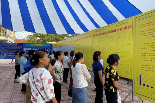 Hơn 2.200 chỉ tiêu tuyển dụng, tuyển sinh tại phiên giao dịch việc làm huyện Ba Vì lần thứ II