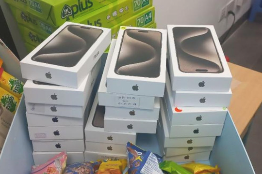 Bắt giữ lô điện thoại iphone 15 nhập lậu từ nước ngoài về Việt Nam