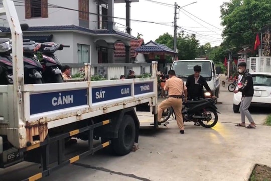 Nhóm thanh thiếu niên lạng lách, đánh võng gây mất an toàn giao thông