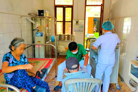 Thầm lặng gieo mầm cho sự sống hồi sinh: Bài 3 - Những người dành cả đời gắn bó với bệnh nhân phong