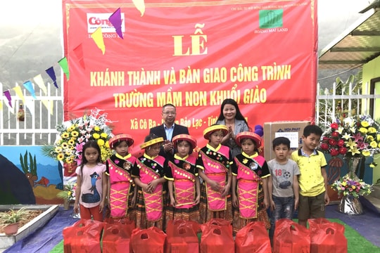 Báo Công lý tô thắm nghĩa tình nơi biên cương