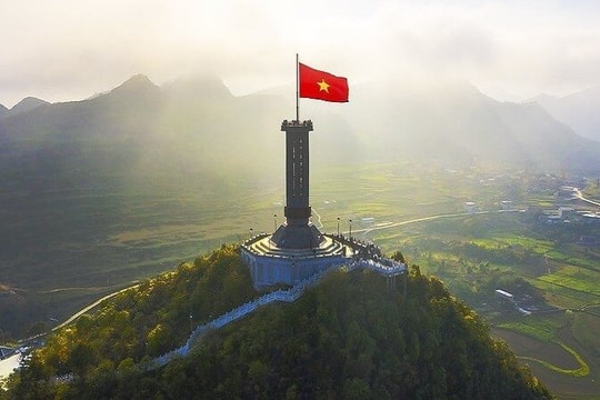 Ngày mới nơi địa đầu Tổ quốc: ' Sống trên đá, thoát nghèo trên đá và tiến tới làm giàu trên đá