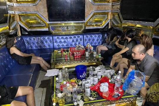 12 nam nữ "dính" ma túy trong phòng karaoke ở Quảng Ninh