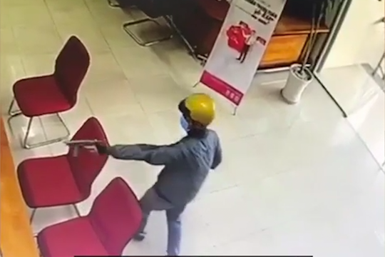 Điều tra, truy bắt nghi phạm dùng súng tự chế cướp ngân hàng ở Tiền Giang