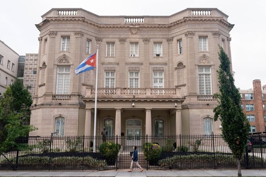 Mỹ điều tra vụ ném bom xăng vào Đại sứ quán Cuba ở Washington