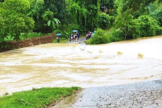 Các địa phương chủ động ứng phó với sạt lở đất, nước lũ lên