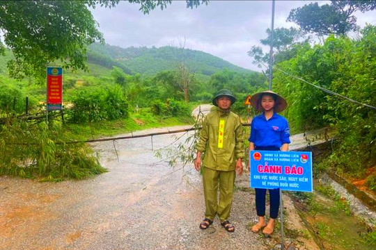 Hà Tĩnh: Mưa lớn khiến nhiều nơi bị sạt lở, hàng ngàn học sinh phải nghỉ học
