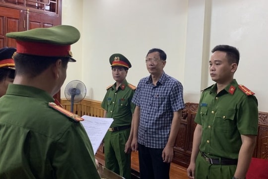 Lập khống danh sách học sinh, gây thiệt hại hơn 4,7 tỉ đồng tiền ngân sách