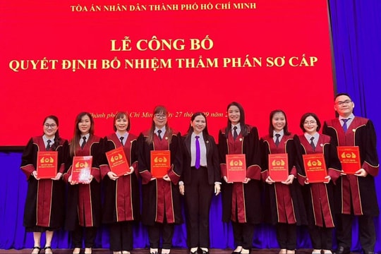 TAND TP.HCM công bố và trao quyết định bổ nhiệm Thẩm phán sơ cấp