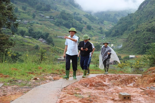 Bí thư Thị ủy Sa Pa kiểm tra các điểm sạt lở trên địa bàn thị xã