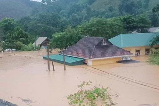 Nghệ An: Gần 1.200 ngôi nhà bị ngập sâu vì mưa lũ