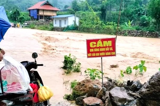 Nghệ An: Mưa lớn gây ngập lụt hàng nghìn ngôi nhà, hàng trăm ha cây trồng