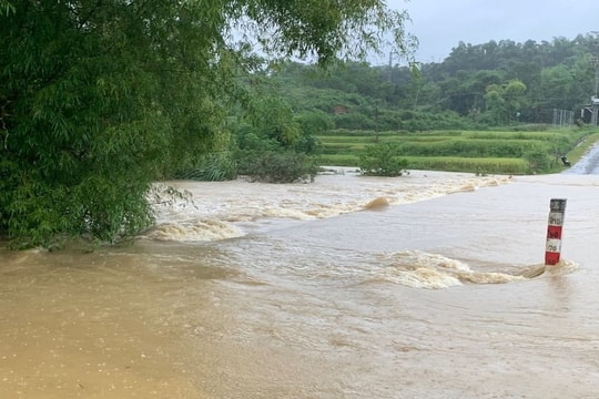 Cập nhật tình hình mưa lũ ở Hòa Bình