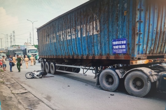 Va chạm với xe đầu kéo, một công nhân nhà máy thép tử vong tại chỗ