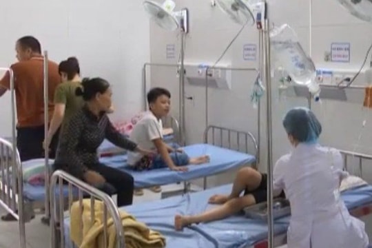 28 học sinh bị ngộ độc sau bữa liên hoan Tết Trung thu