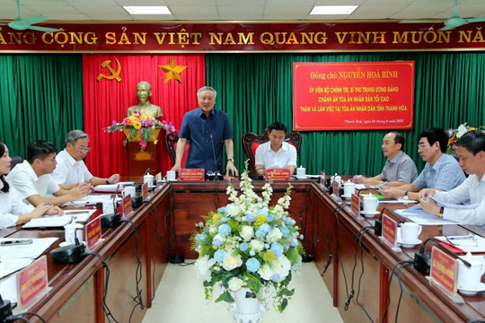 Đồng chí Nguyễn Hòa Bình làm việc với TAND hai cấp tỉnh Thanh Hóa