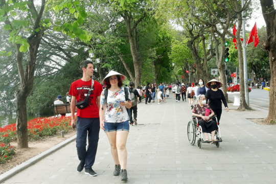 Khách quốc tế đến Hà Nội vượt chỉ tiêu cả năm 2023