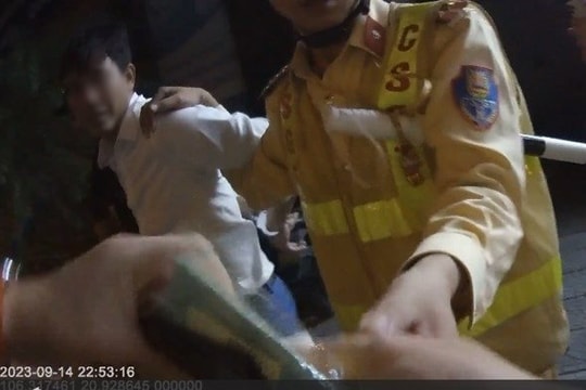 Khởi tố tài xế đấm CSGT khi bị lập biên bản vi phạm nồng độ cồn