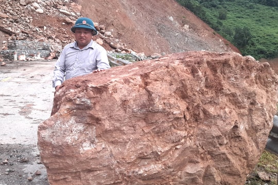 Nghệ An: Huyện ra văn bản hỏa tốc cấm người dân đi qua đoạn đường nguy hiểm