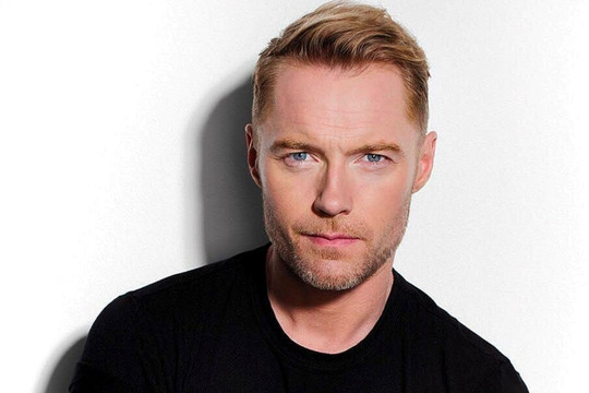 'Ông hoàng tình ca' Ronan Keating yêu thích phở cuốn của Việt Nam