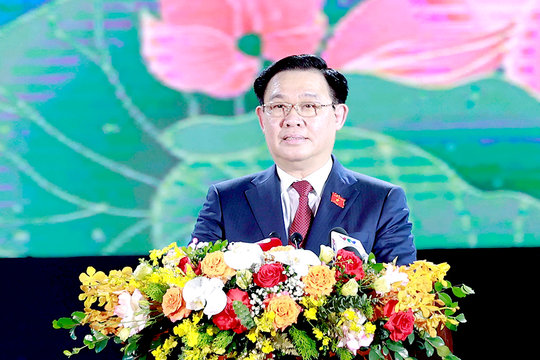 Phát huy truyền thống "Thành phố Đỏ" anh hùng, chung sức, đồng lòng sớm đưa Vinh thành trung tâm kinh tế, văn hoá, xã hội vùng Bắc Trung Bộ