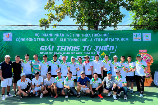 Giải tennis từ thiện, trao học bổng cho sinh viên nghèo hiếu học
