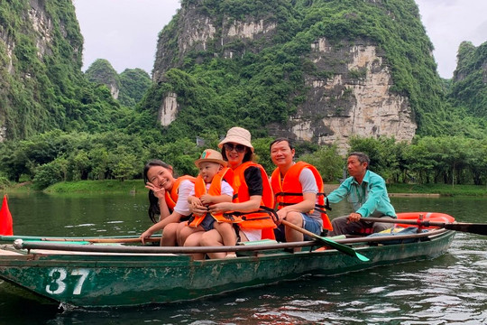 Du lịch Ninh Bình tăng trưởng mạnh mẽ